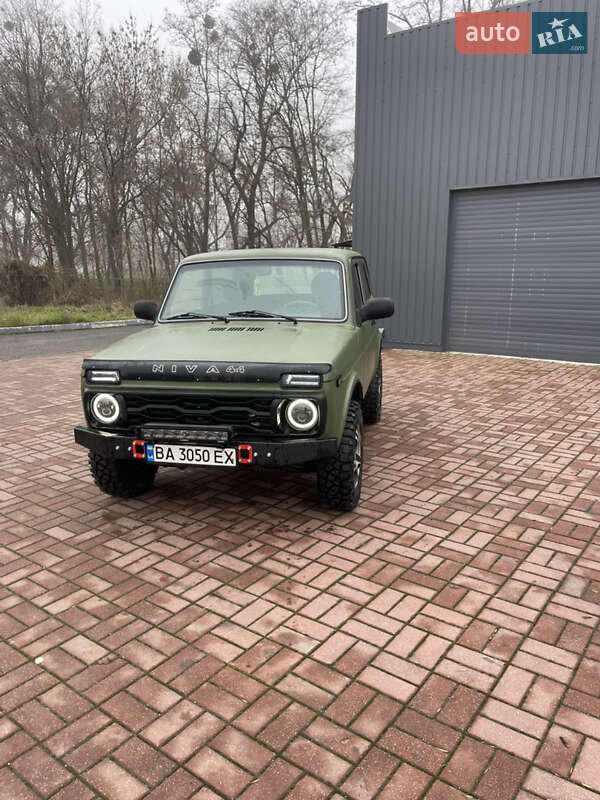 Внедорожник / Кроссовер ВАЗ / Lada 21214 / 4x4 2012 в Знаменке