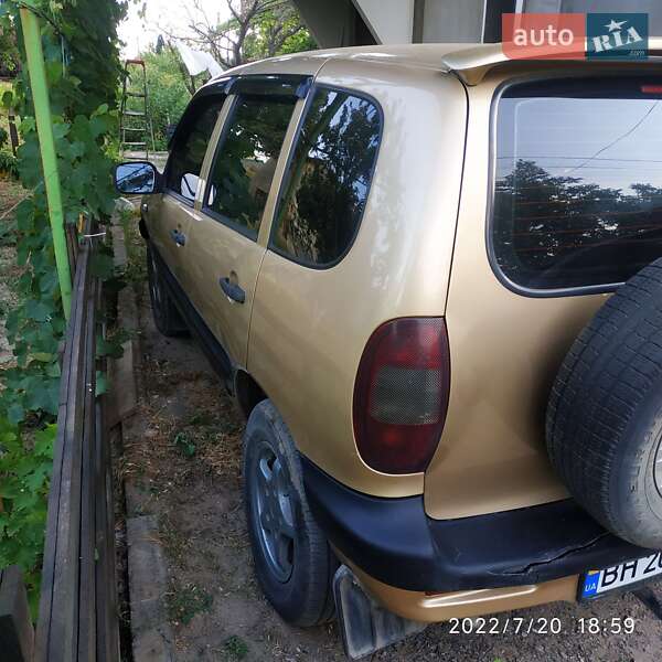Позашляховик / Кросовер ВАЗ / Lada 2123 Niva 2004 в Білгороді-Дністровському