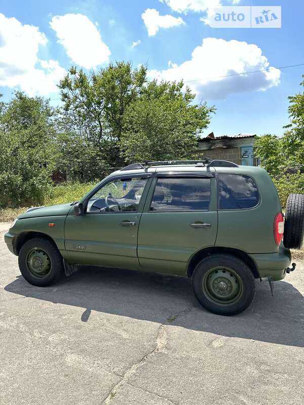 Позашляховик / Кросовер ВАЗ / Lada 2123 Niva 2004 в Олександрії