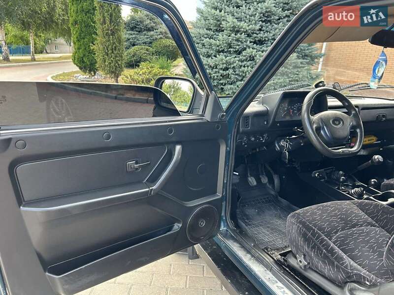 Внедорожник / Кроссовер ВАЗ / Lada 2123 Niva 2012 в Змиеве