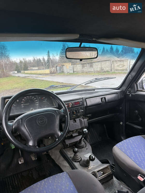 Внедорожник / Кроссовер ВАЗ / Lada 2131 Нива 1998 в Харькове