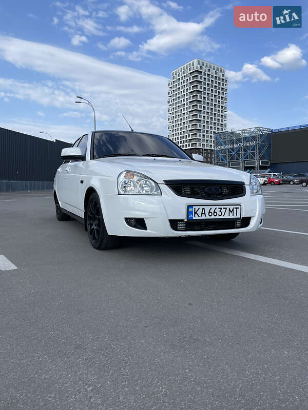 Седан ВАЗ / Lada 2170 Priora 2013 в Киеве