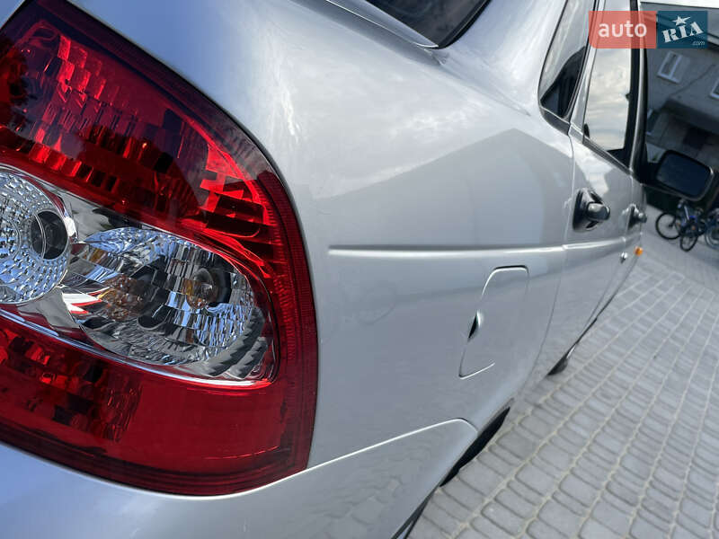 Седан ВАЗ / Lada 2170 Priora 2010 в Львове