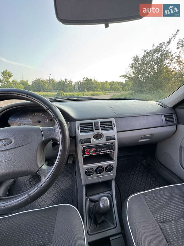 Седан ВАЗ / Lada 2170 Priora 2010 в Краматорську