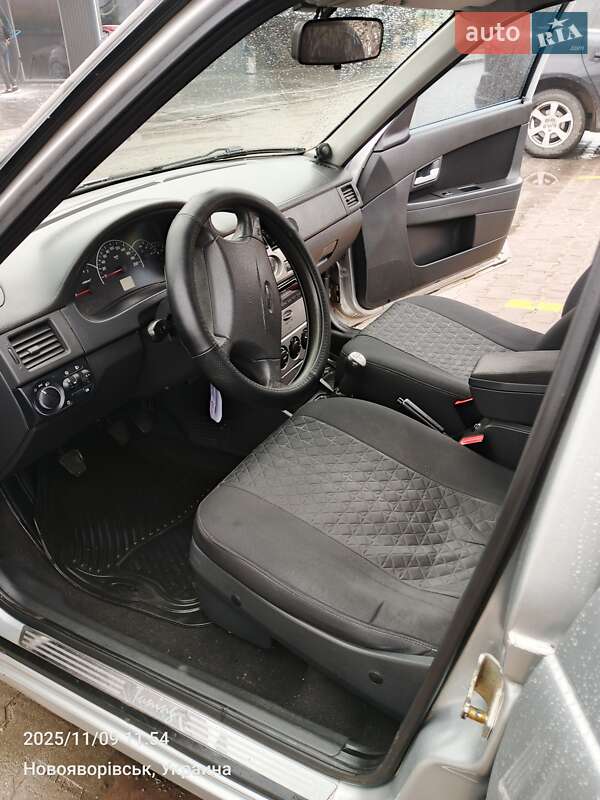 Седан ВАЗ / Lada 2170 Priora 2011 в Львове фото 12 Седан ВАЗ / Lada 2170 Priora 2011 в Львове