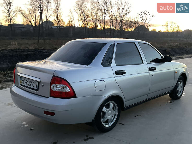Седан ВАЗ / Lada 2170 Priora 2010 в Львове фото 10 Седан ВАЗ / Lada 2170 Priora 2010 в Львове