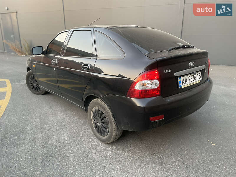 Хэтчбек ВАЗ / Lada 2172 Priora 2013 в Киеве