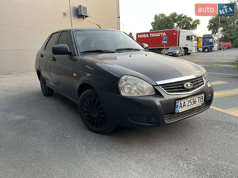 Хэтчбек ВАЗ / Lada 2172 Priora 2013 в Киеве