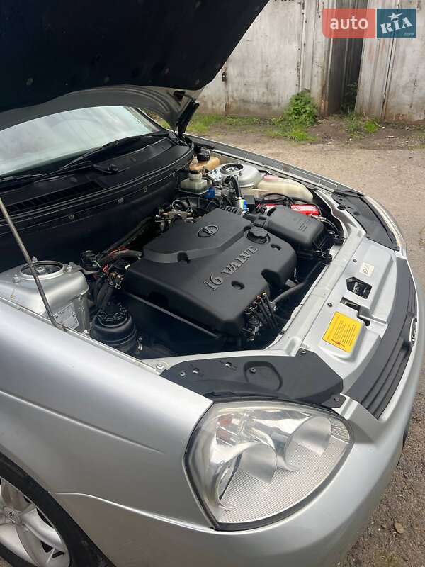 Хэтчбек ВАЗ / Lada 2172 Priora 2009 в Черновцах