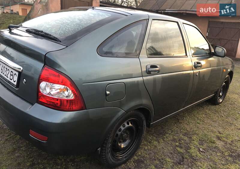 Хэтчбек ВАЗ / Lada 2172 Priora 2011 в Ровно