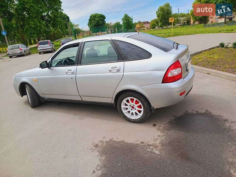 Хэтчбек ВАЗ 2172 Priora 2011 в 
