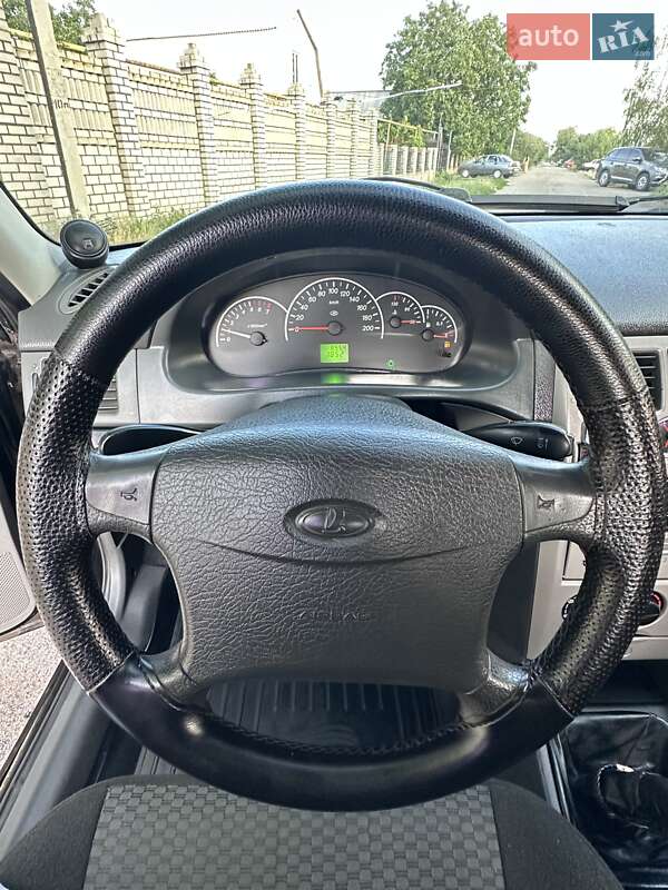 Хетчбек ВАЗ / Lada 2172 Priora 2010 в Апостоловому