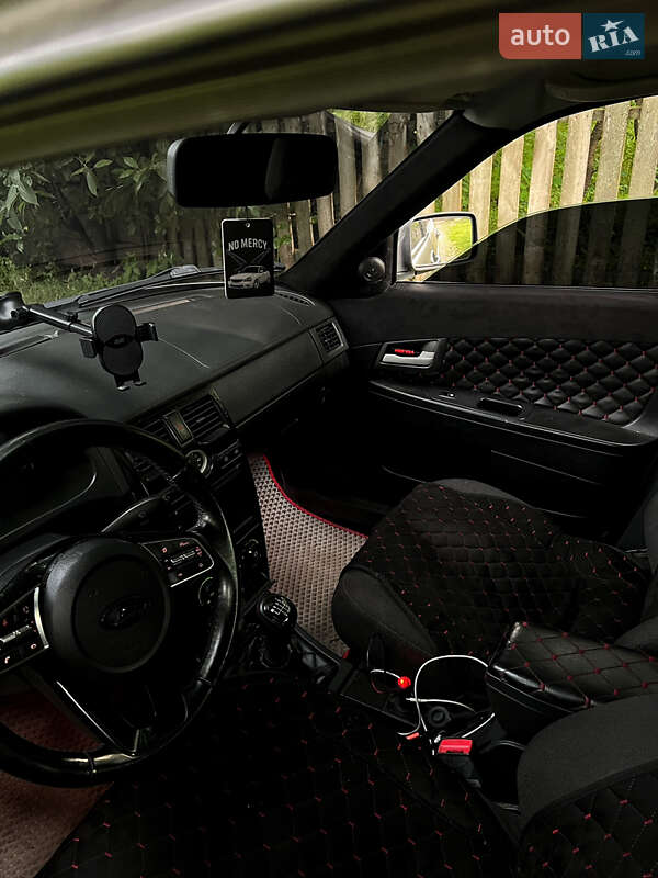 Хетчбек ВАЗ / Lada 2172 Priora 2011 в Прилуках