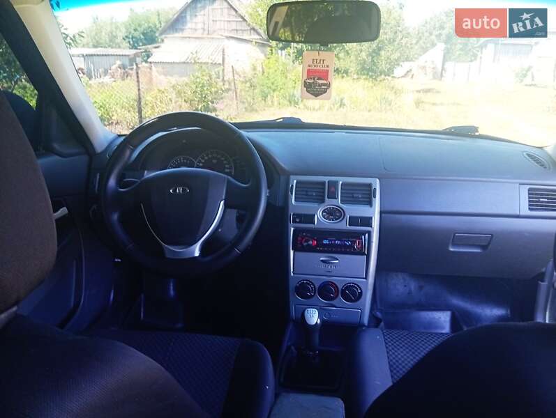 Хэтчбек ВАЗ 2172 Priora 2013 в 