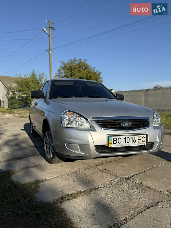 Хэтчбек ВАЗ 2172 Priora 2013 в 