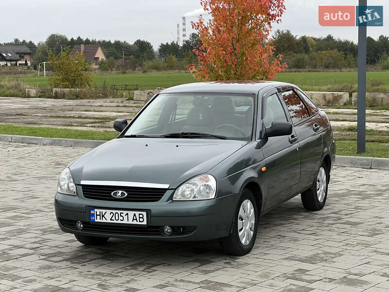 Хэтчбек ВАЗ / Lada 2172 Priora 2008 в Здолбунове фото 3 Хэтчбек ВАЗ / Lada 2172 Priora 2008 в Здолбунове