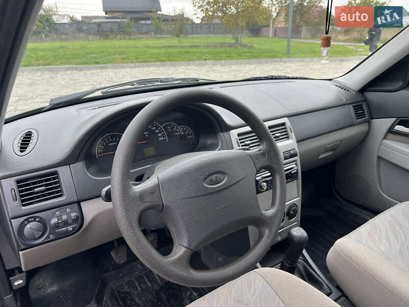 Хэтчбек ВАЗ / Lada 2172 Priora 2008 в Здолбунове фото 19 Хэтчбек ВАЗ / Lada 2172 Priora 2008 в Здолбунове