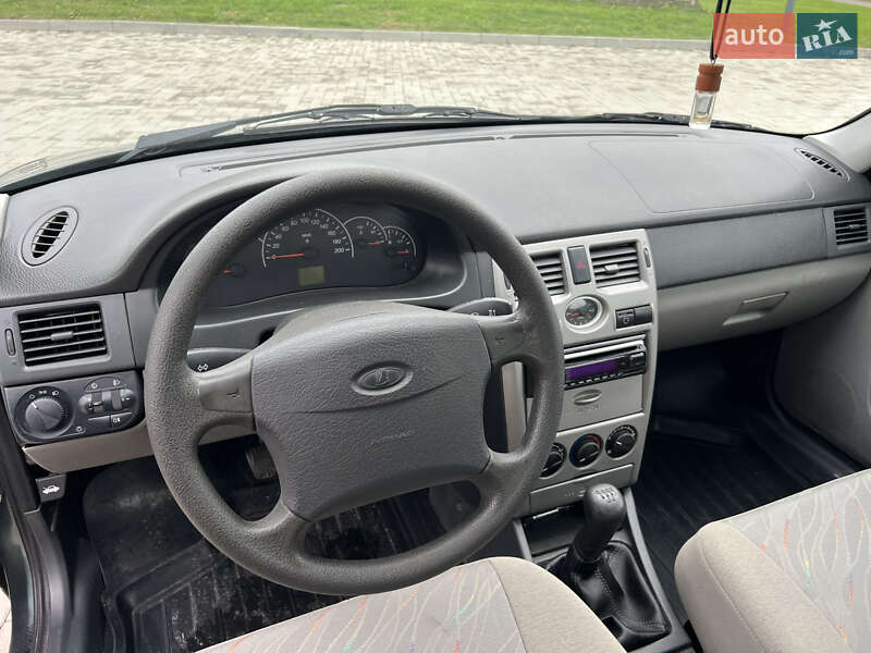 Хэтчбек ВАЗ / Lada 2172 Priora 2008 в Здолбунове фото 21 Хэтчбек ВАЗ / Lada 2172 Priora 2008 в Здолбунове