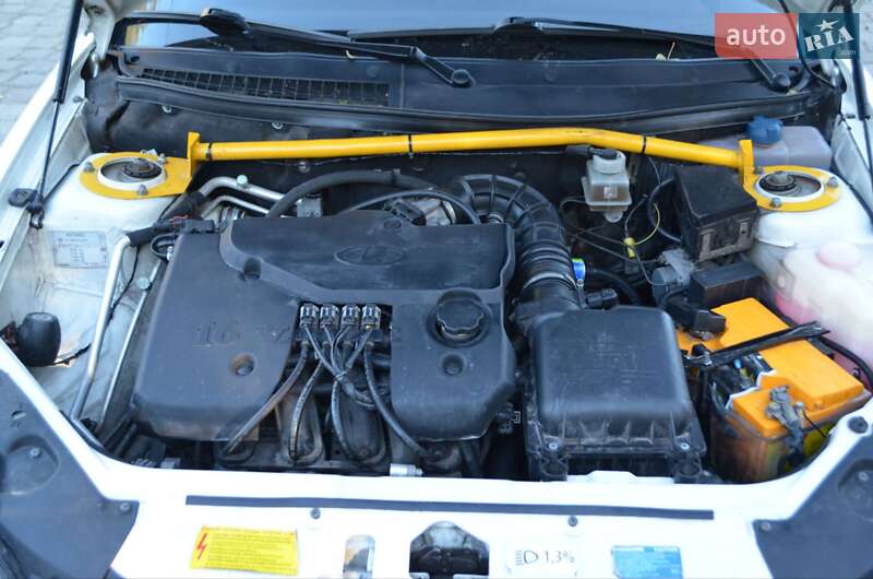 Хэтчбек ВАЗ / Lada 2172 Priora 2012 в Черновцах фото 21 Хэтчбек ВАЗ / Lada 2172 Priora 2012 в Черновцах