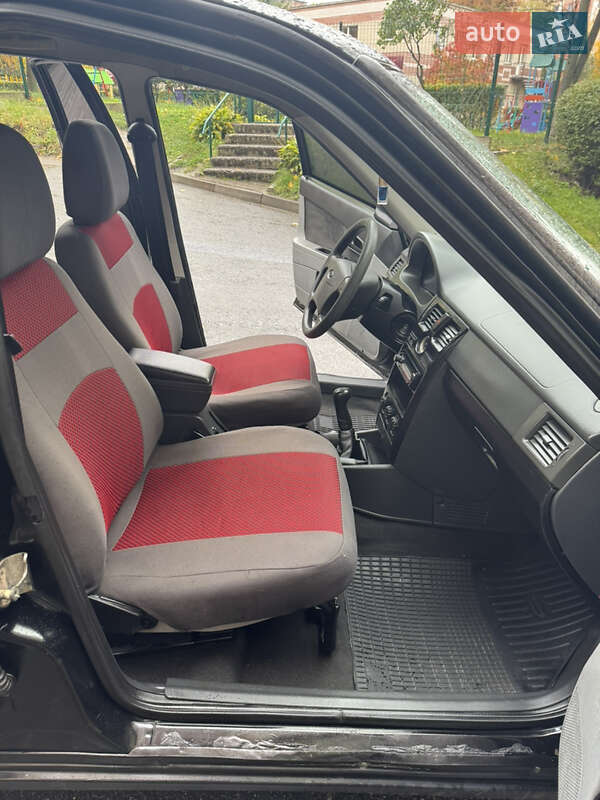 Хетчбек ВАЗ / Lada 2172 Priora 2008 в Тернополі фото 26 Хетчбек ВАЗ / Lada 2172 Priora 2008 в Тернополі