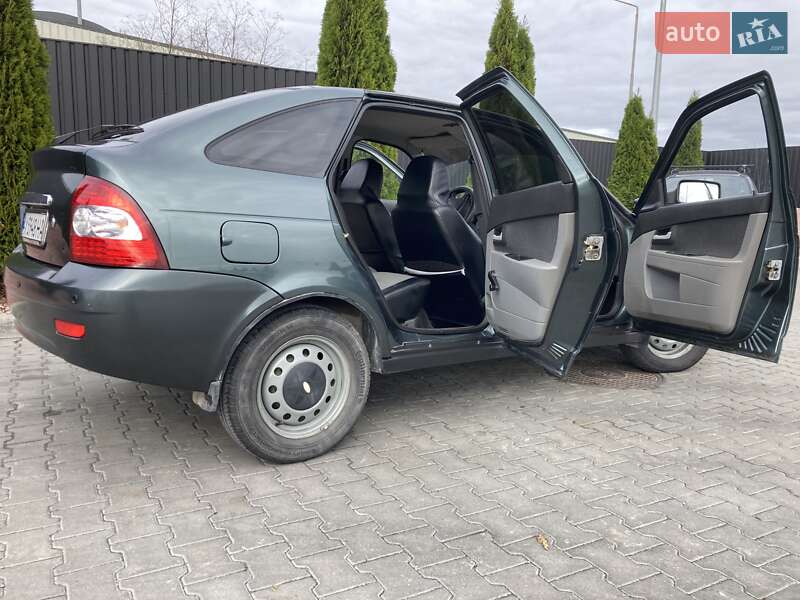 Хэтчбек ВАЗ / Lada 2172 Priora 2011 в Тернополе фото 8 Хэтчбек ВАЗ / Lada 2172 Priora 2011 в Тернополе