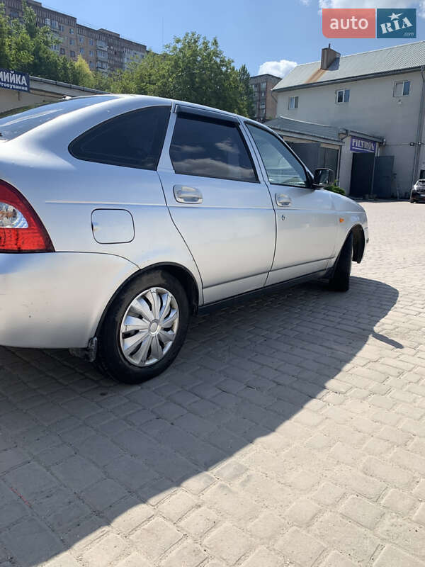 Хетчбек ВАЗ / Lada 2172 Priora 2010 в Тернополі