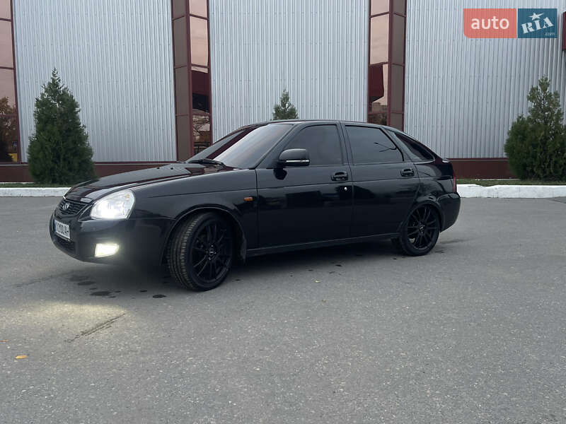 Хэтчбек ВАЗ / Lada 2172 Priora 2011 в Харькове