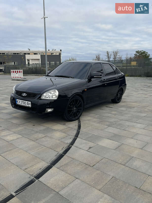 Хэтчбек ВАЗ / Lada 2172 Priora 2011 в Харькове