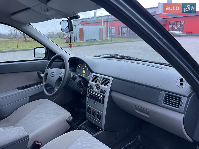 Хетчбек ВАЗ / Lada 2172 Priora 2008 в Здолбуніві фото 36 Хетчбек ВАЗ / Lada 2172 Priora 2008 в Здолбуніві