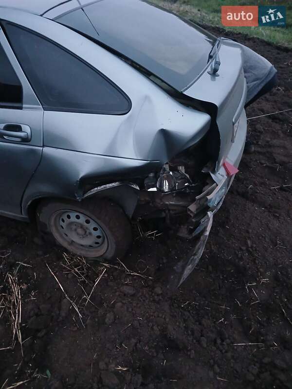 Хетчбек ВАЗ / Lada 2172 Priora 2008 в Лохвиці фото 4 Хетчбек ВАЗ / Lada 2172 Priora 2008 в Лохвиці