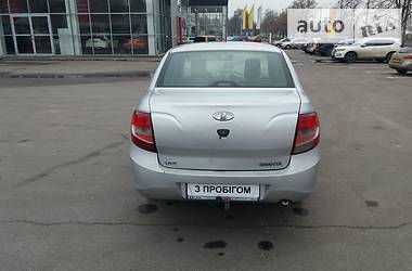 Седан ВАЗ / Lada 2190 Granta 2013 в 