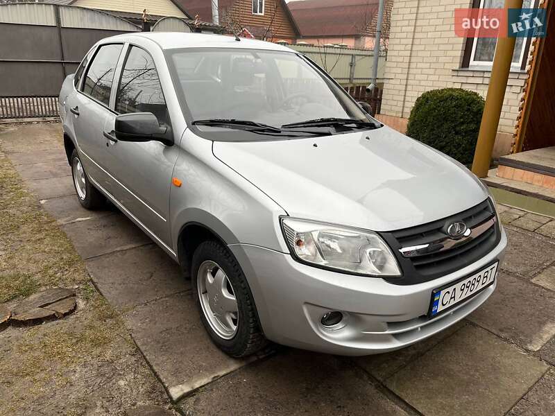 Седан ВАЗ / Lada 2190 Granta 2013 в Черкассах