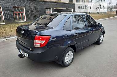 Седан ВАЗ 2190 Granta 2012 в 