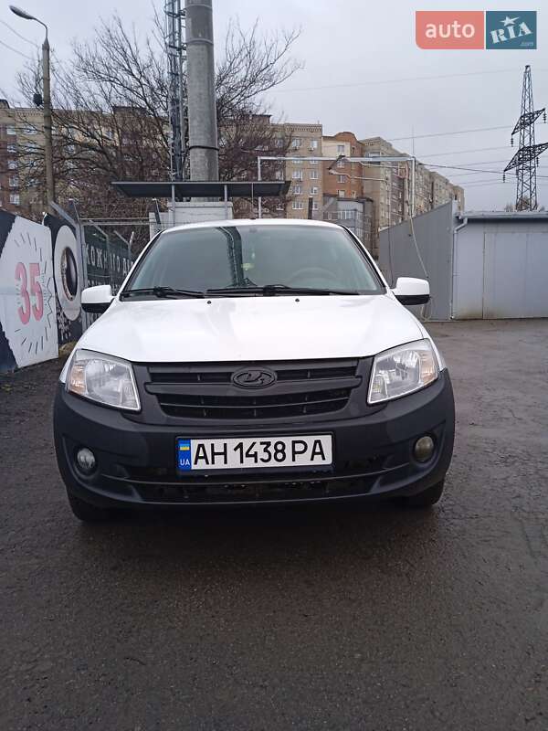 Седан ВАЗ 2190 Granta 2013 в 