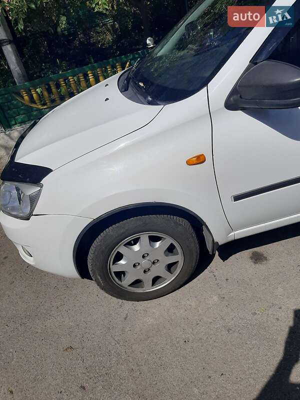 Седан ВАЗ / Lada 2190 Granta 2015 в Остроге