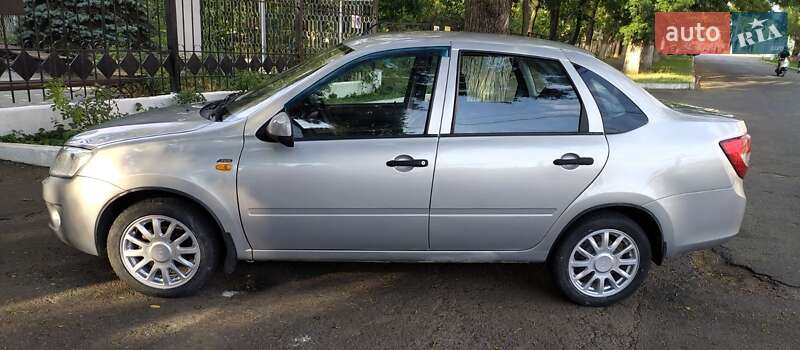 Седан ВАЗ / Lada 2190 Granta 2014 в Чорноморську