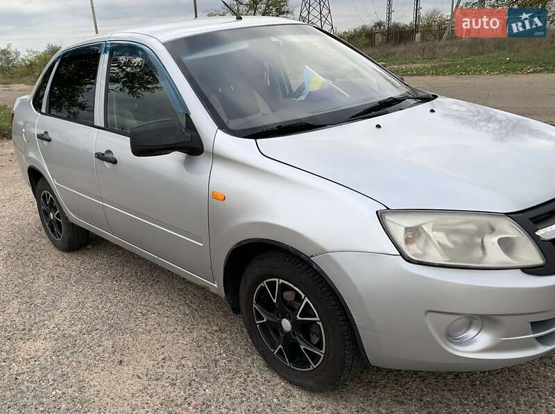 Седан ВАЗ / Lada 2190 Granta 2013 в Одессе