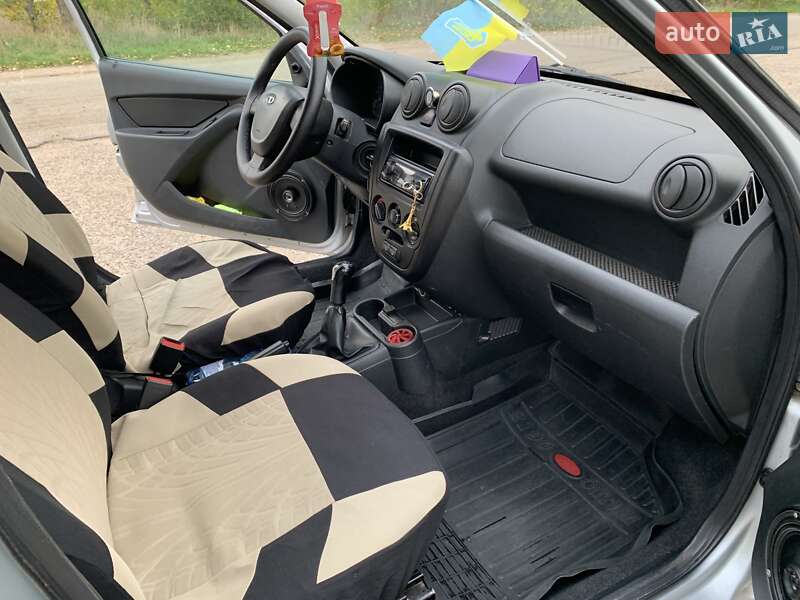 Седан ВАЗ / Lada 2190 Granta 2013 в Одессе