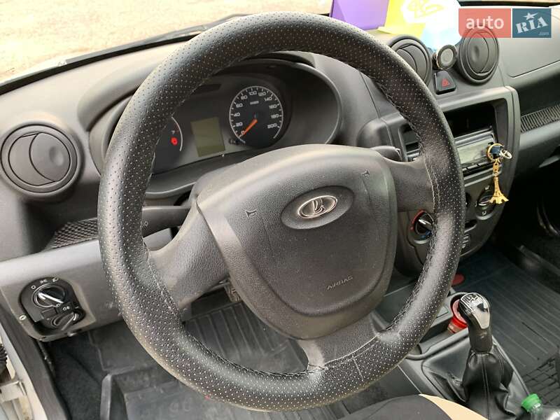 Седан ВАЗ / Lada 2190 Granta 2013 в Одессе