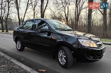 Седан ВАЗ / Lada 2190 Granta 2013 в Києві