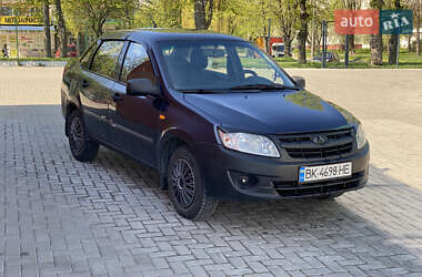 Седан ВАЗ 2190 Granta 2012 в 