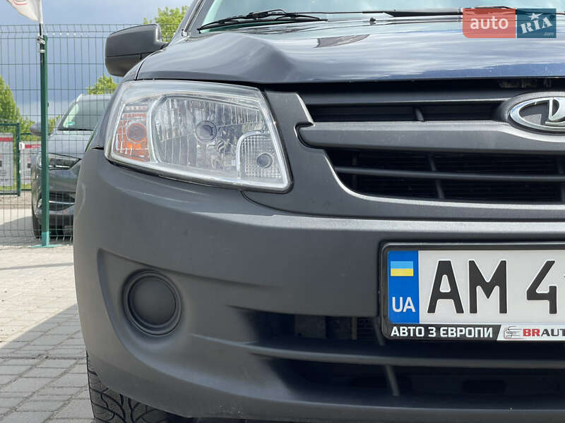 Седан ВАЗ / Lada 2190 Granta 2012 в Бердичеве