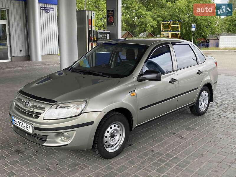 Седан ВАЗ 2190 Granta 2012 в 
