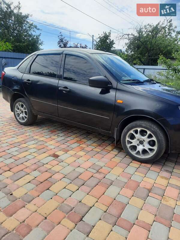 Седан ВАЗ / Lada 2190 Granta 2014 в Житомире
