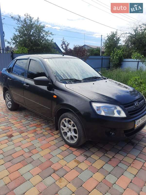 Седан ВАЗ / Lada 2190 Granta 2014 в Житомире