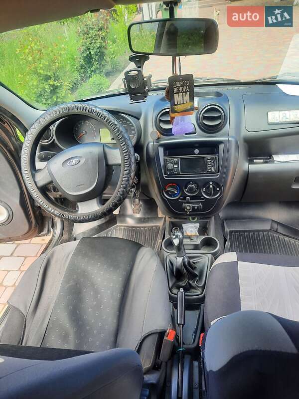 Седан ВАЗ / Lada 2190 Granta 2014 в Житомире