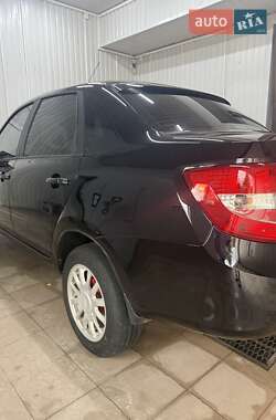 Седан ВАЗ 2190 Granta 2013 в 