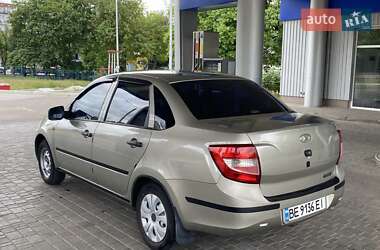 Седан ВАЗ 2190 Granta 2012 в 