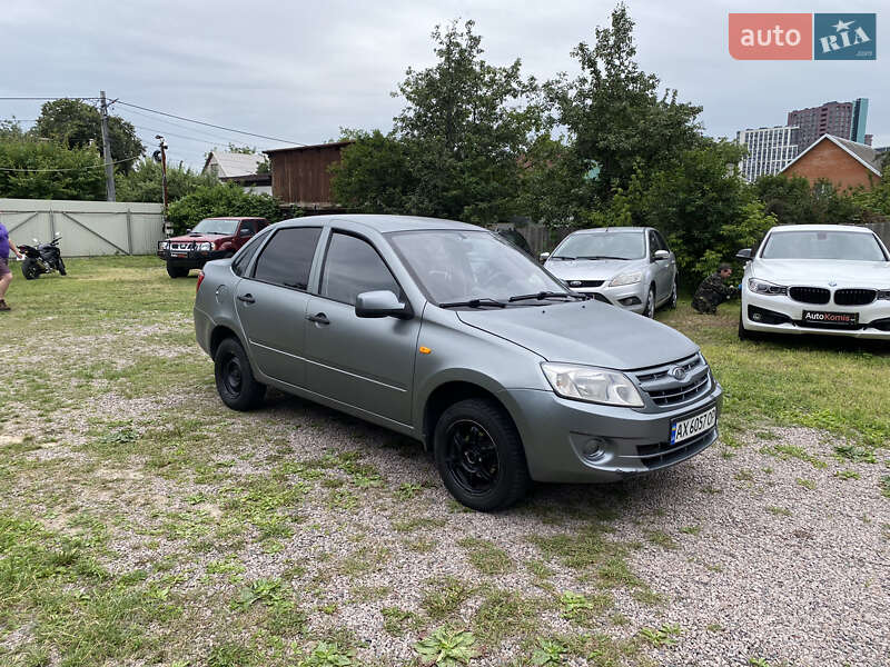 ВАЗ / Lada 2190 Granta 2012