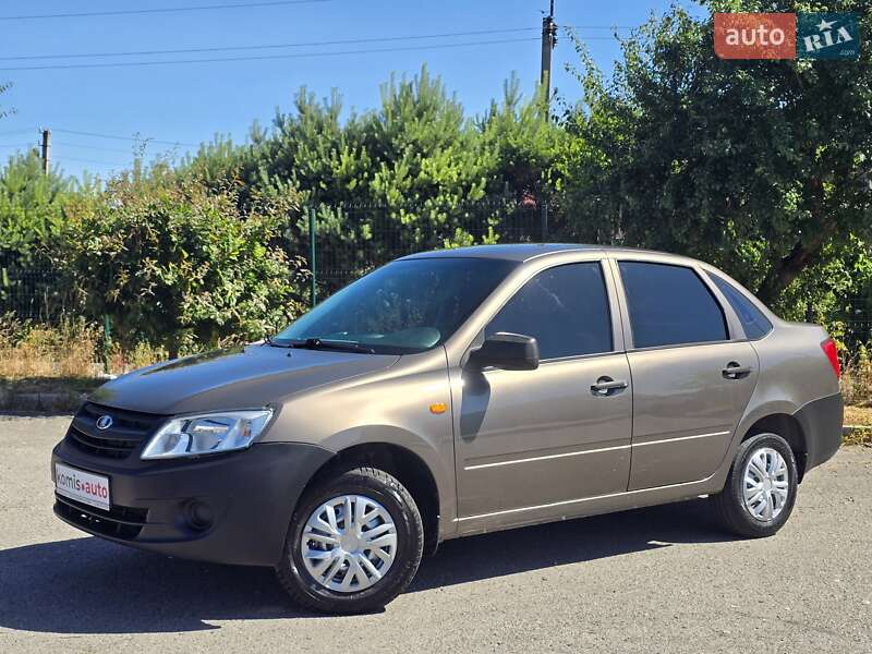 Седан ВАЗ / Lada 2190 Granta 2015 в Хмельницком